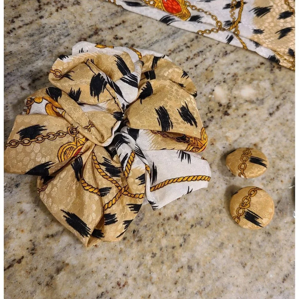 Vtg H&W Roberts Silky Animal Fluer de lis Link Print Scarf Scrunchie Earring Set